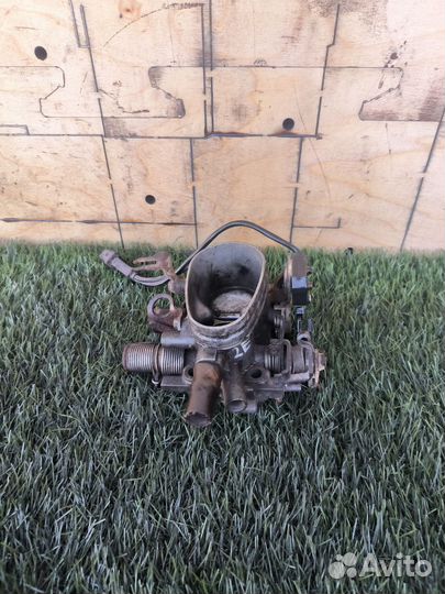 Дросcельная заслонка Volkswagen Passat B3