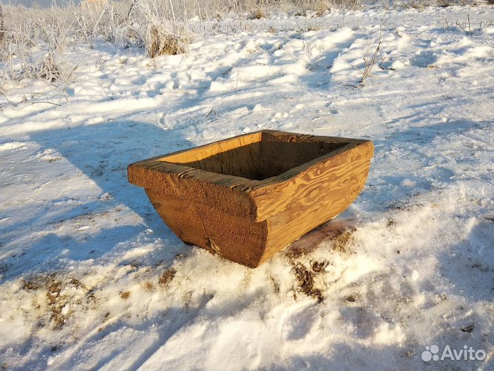 Старинные деревянные корыта