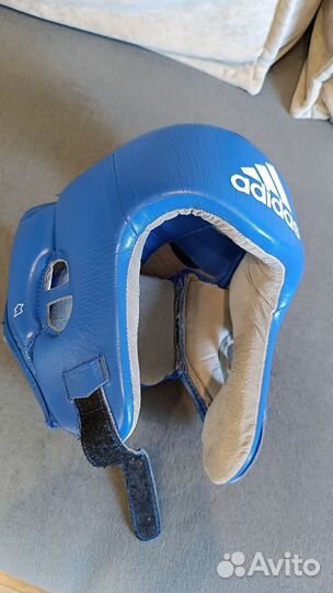 Боксерский шлем adidas aiba