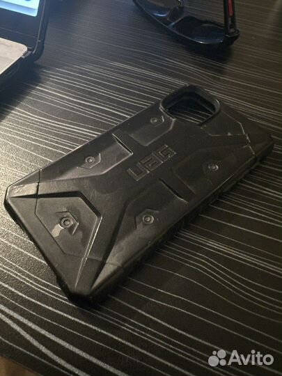 Чехол на iPhone 11 uag