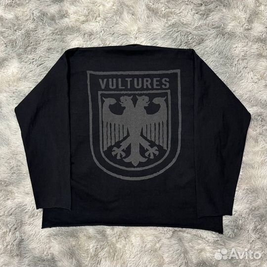 Лонгслив Yeezy Vultures Merch