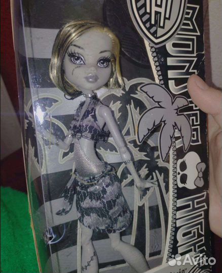 Френки Ч/Б побережье черепа