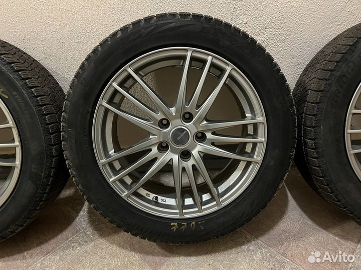 R17 Bridgestone Blizzak VRX2 225/50, PCD 5x114.3 DIA 65