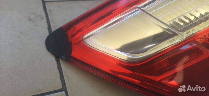 Задний левый фонарь. Ниссан J10