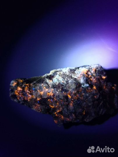 Лапрофиллит, эвдиалит, гакманит. Ловозеро