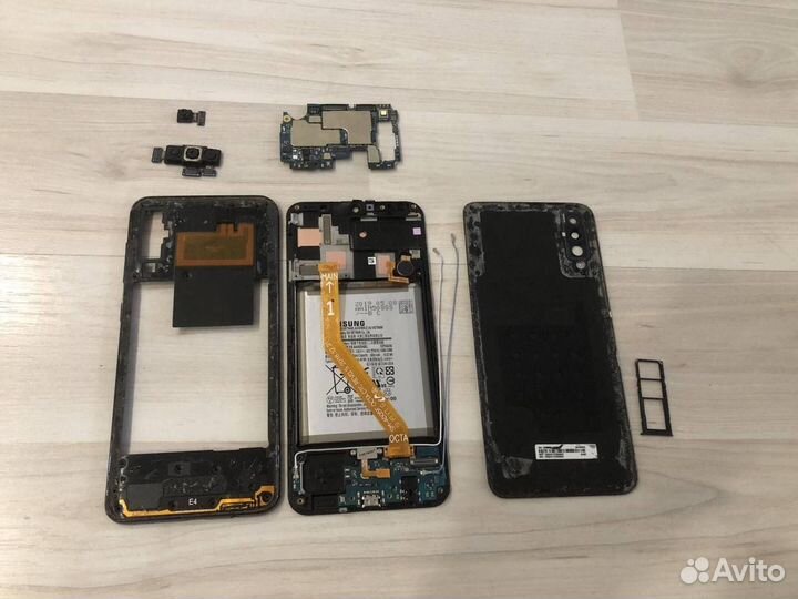 Samsung Galaxy A50, 4/64 гб