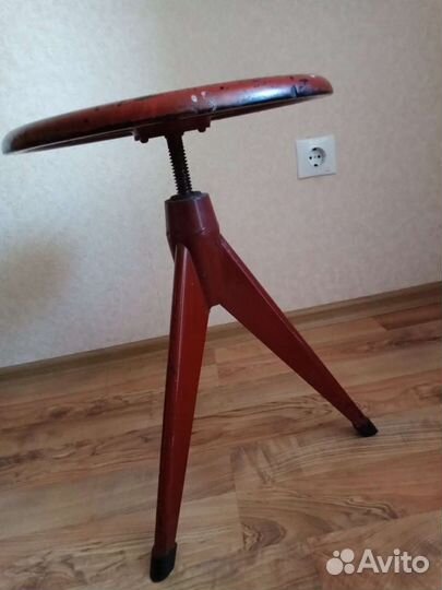 Стульчик для фортепиано