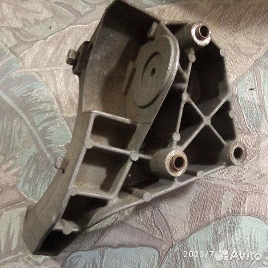 Кронштейн на генератор калина2 гранта