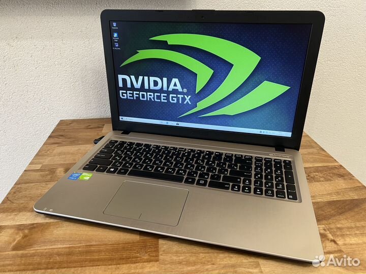 Игровой Asus i3-7020 8Gb DDR4 MX110 Full HD SSD256