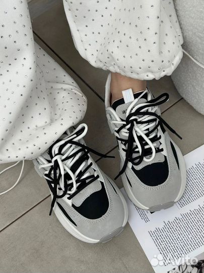 Женская одежда и обувь