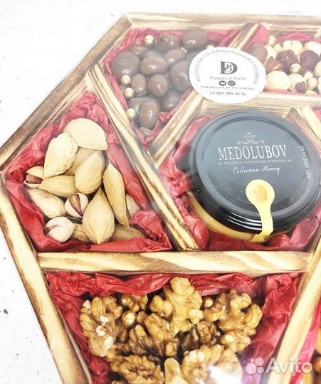 Подарочный бокс с орехами. Полезный подарок