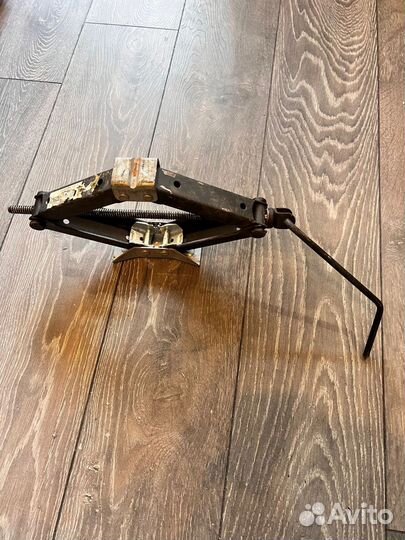 Домкрат ромбический