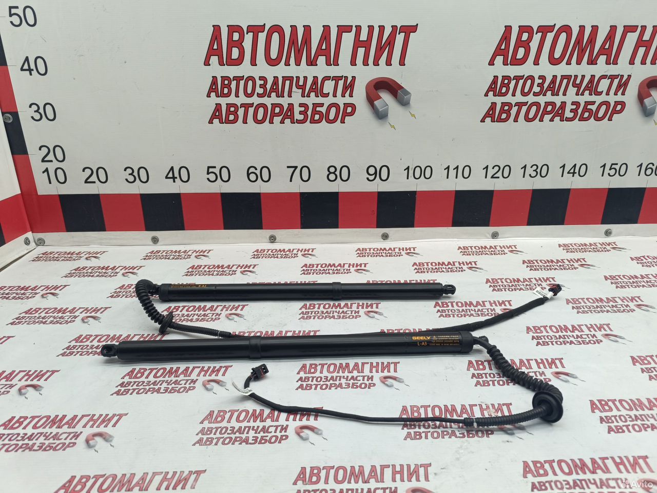 Амортизаторы упоры крышки багажника Geely Coolray