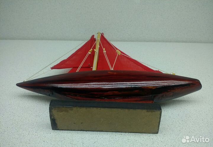 Яхта с аллыми парусами 24,5*21 сувенир подарок