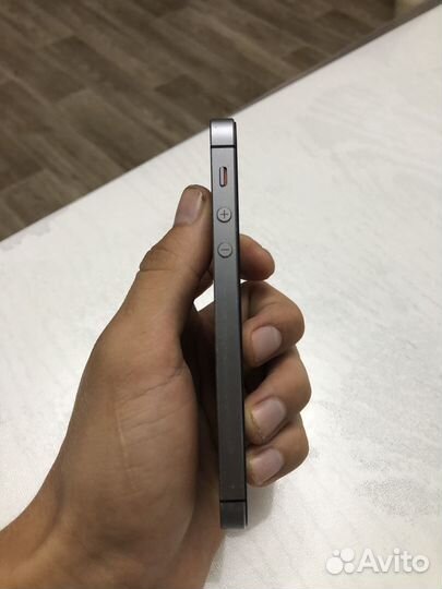 Телефон iPhone 5s