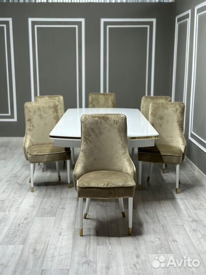 Стол и стулья