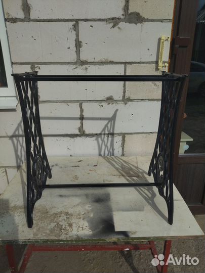 Чугунная станина от швейной машинки