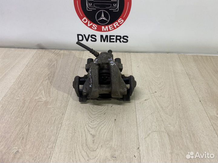 Суппорт задний правый Mercedes S Klasse W221