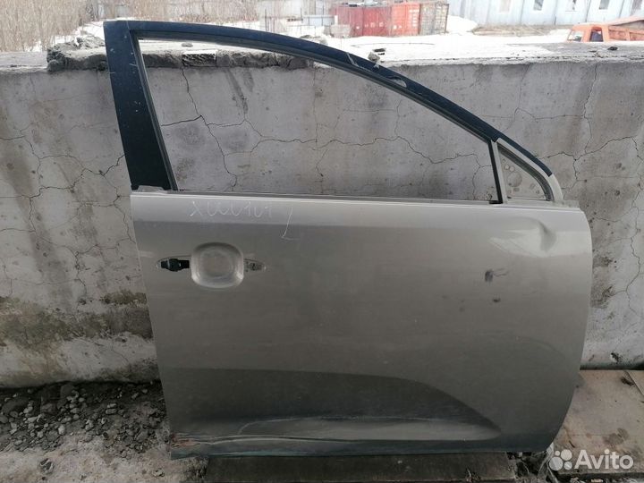Передняя правая дверь Kia Sportage 2010