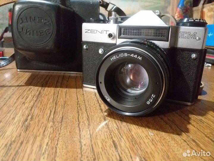 Плёночный фотоаппарат Зенит ем 1983 года
