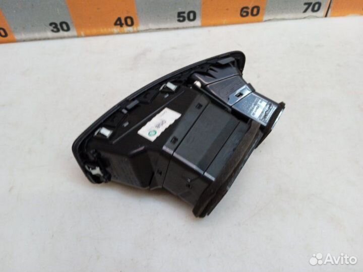Дефлектор воздушный правый Kia Ceed 1 1.6 2009