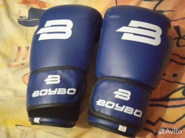 Боксерские перчатки 10 унцовые