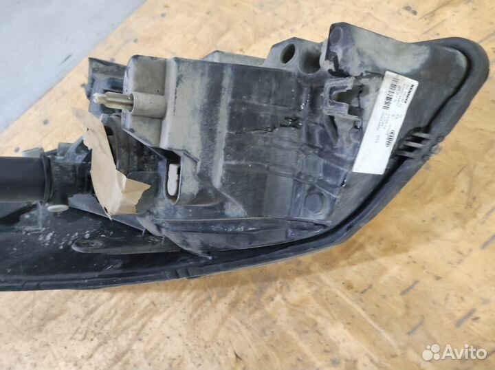 Фара правая рено сандеро 2010 год