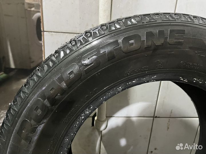 Roadstone Winguard WinSpike 215/65 R16