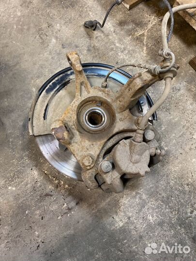 Кулак передний в сборе Nissan Terrano D10