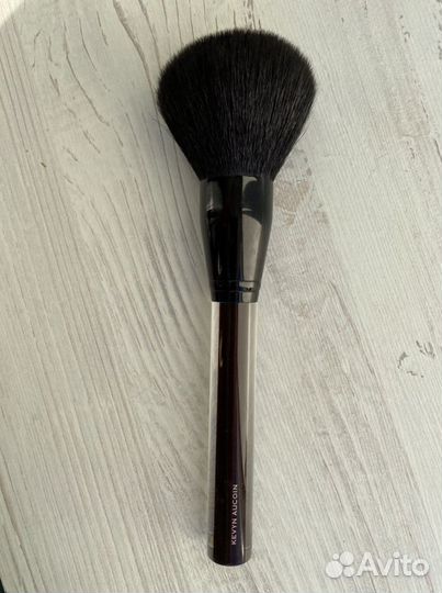 Кисть для пудры и румян Kevyn Aucoin Large Blush
