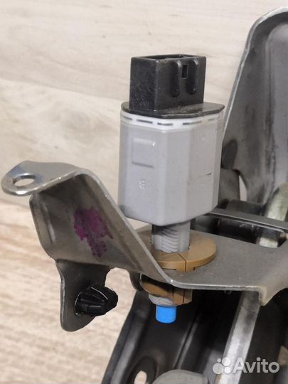 Педаль тормоза Toyota Corolla E180