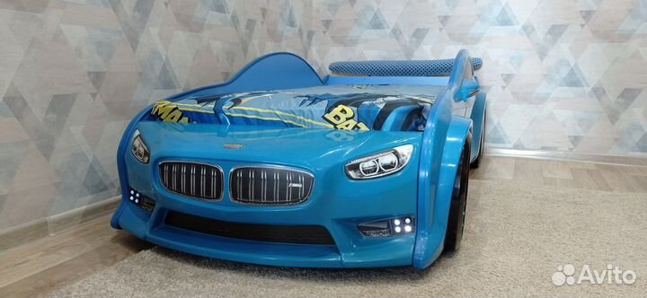 Детская кровать машина