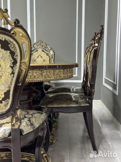 Стол и стулья