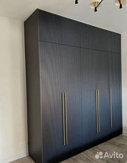 Маленький шкаф для студии