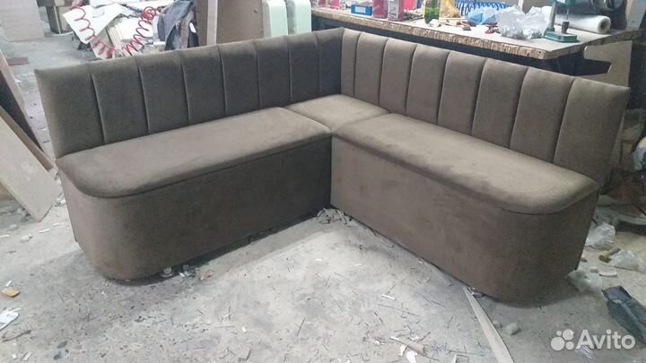 Кухонный мягкий уголок