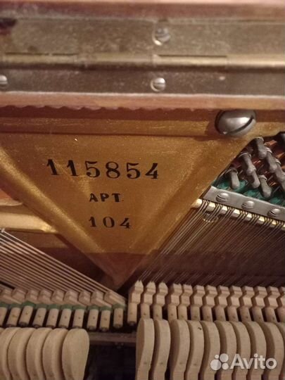 Пианино красный октябрь