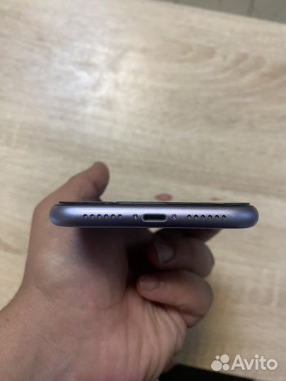Телефон iPhone 11