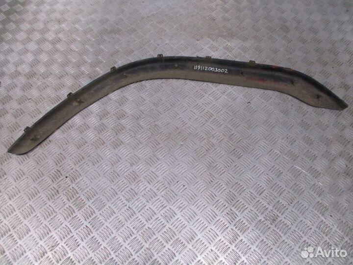 Накладка крыла правая Volvo 20529684