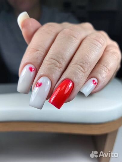 Модель на маникюр