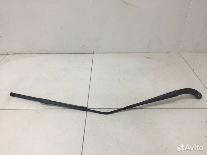 Поводок стеклоочистителя передний правый Renault K