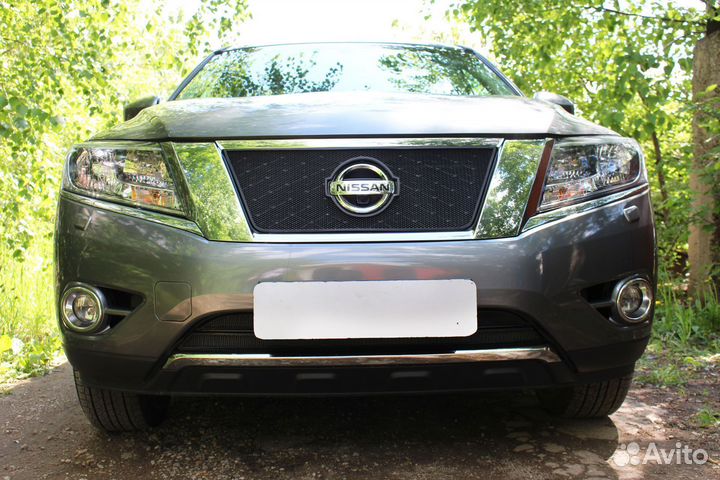 Защитная сетка радиатора верх черная Nissan Pathfi