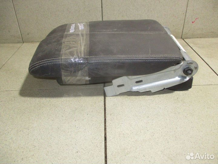 Подлокотник VW Touareg 2 (7P)