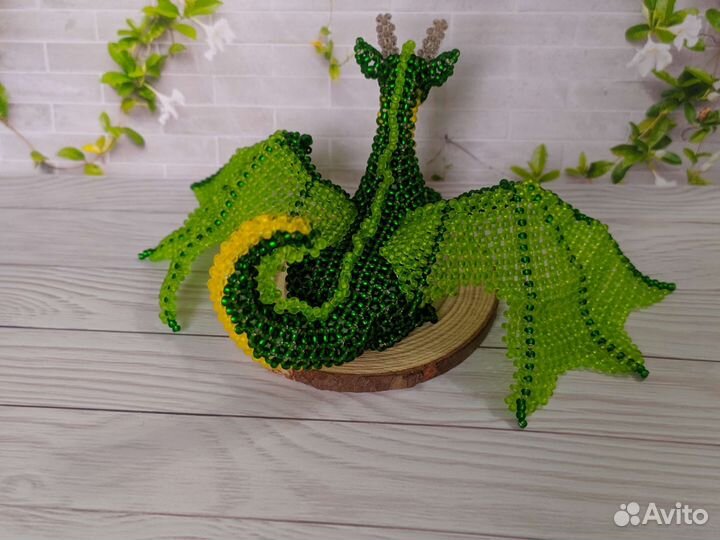 Дракон из чешского бисера