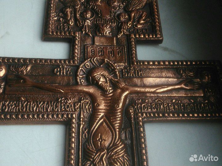 Большой медный крест