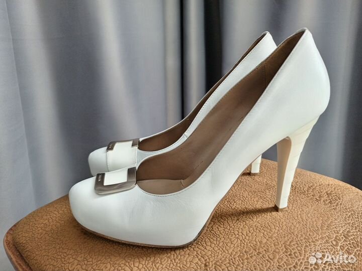 Туфли кожаные белые 40 размер