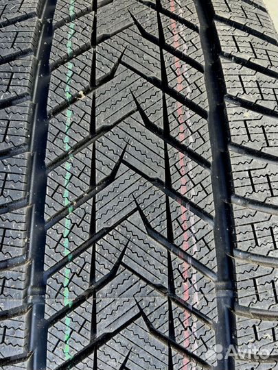 Roadmarch Winter XPro 999 275/40 R20 83U