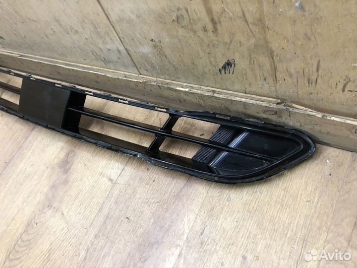 Решётка в бампер центральная Hyundai Grand Santa F