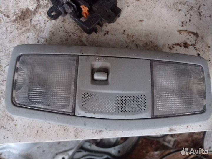 Mitsubishi outlander xl плафон салона