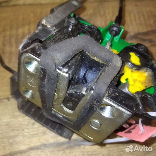 Замок двери передней левой Hyundai Solaris