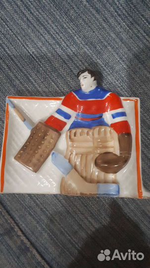 Фарфоровая фигурка